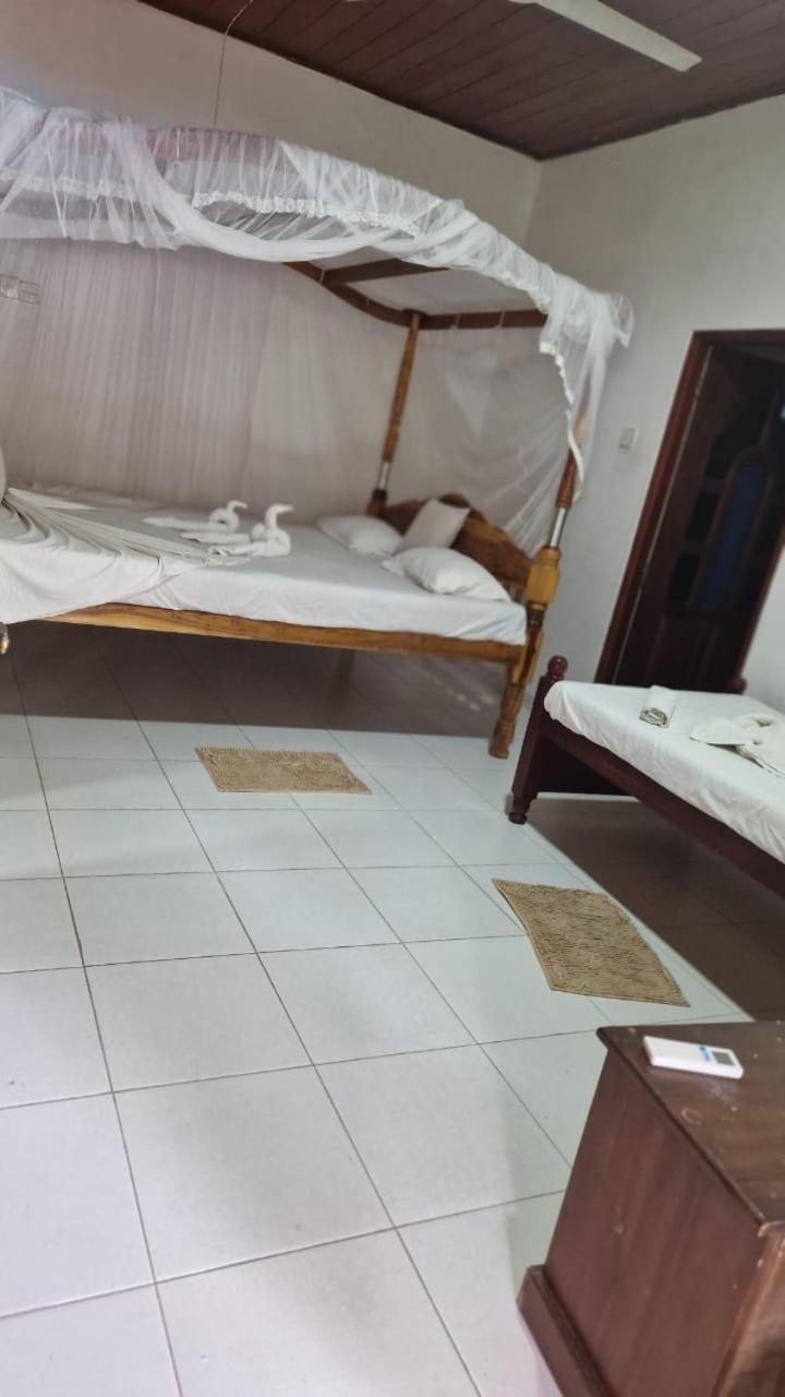 Damith Guest House Unawatuna Exterior photo