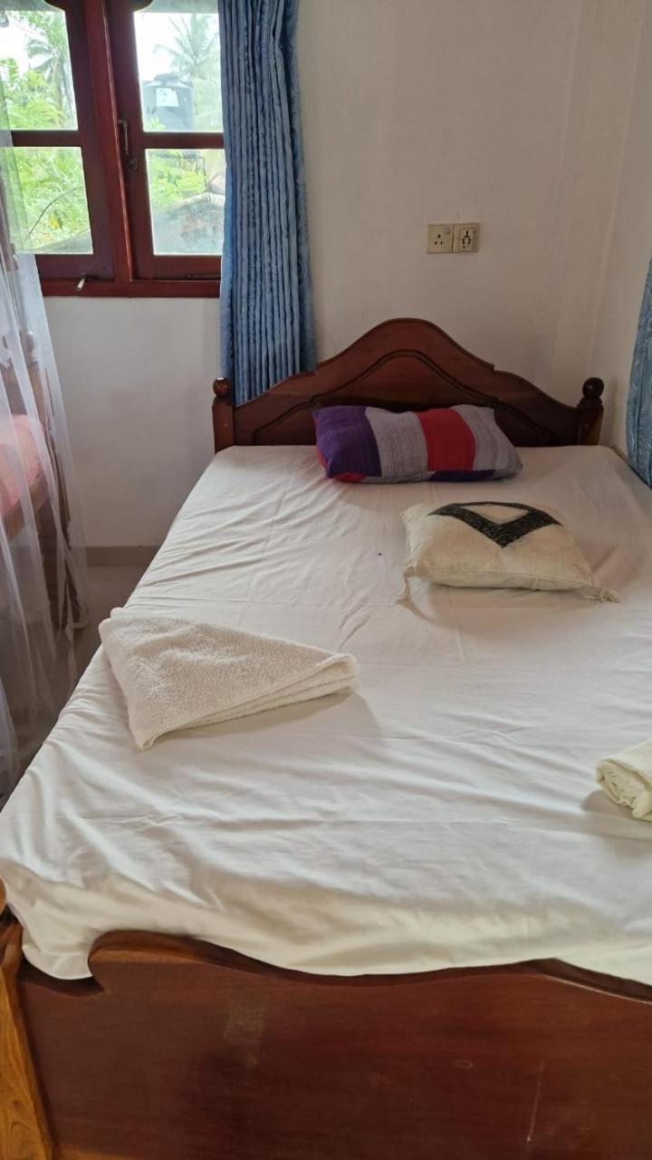 Damith Guest House Unawatuna Exterior photo