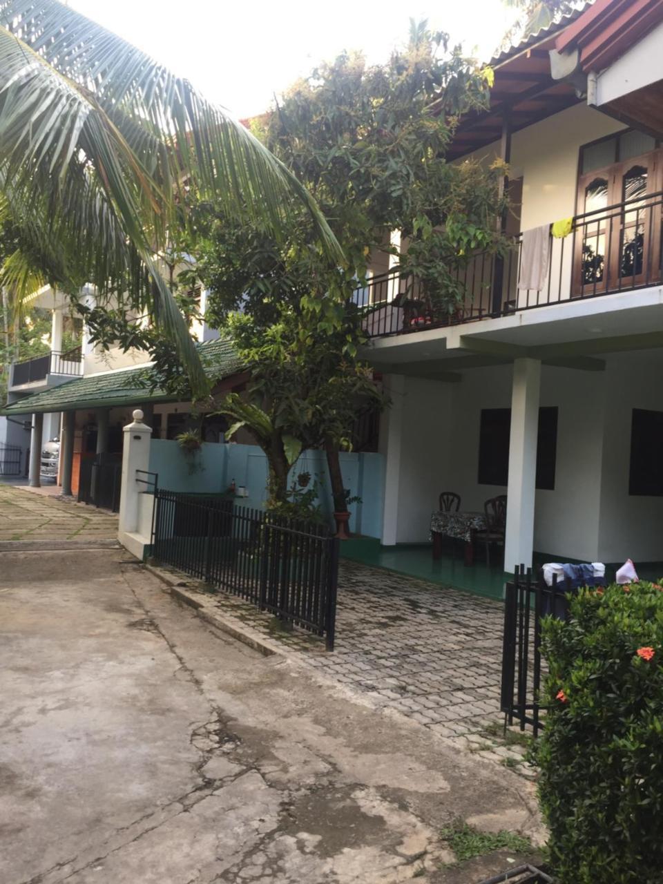 Damith Guest House Unawatuna Exterior photo